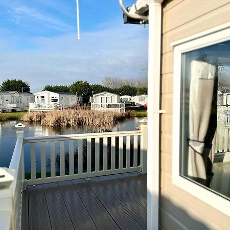 Stunning Caravan With Full Lake View At Southview Holiday Park Ref 33004Ml Skegness Exterior foto