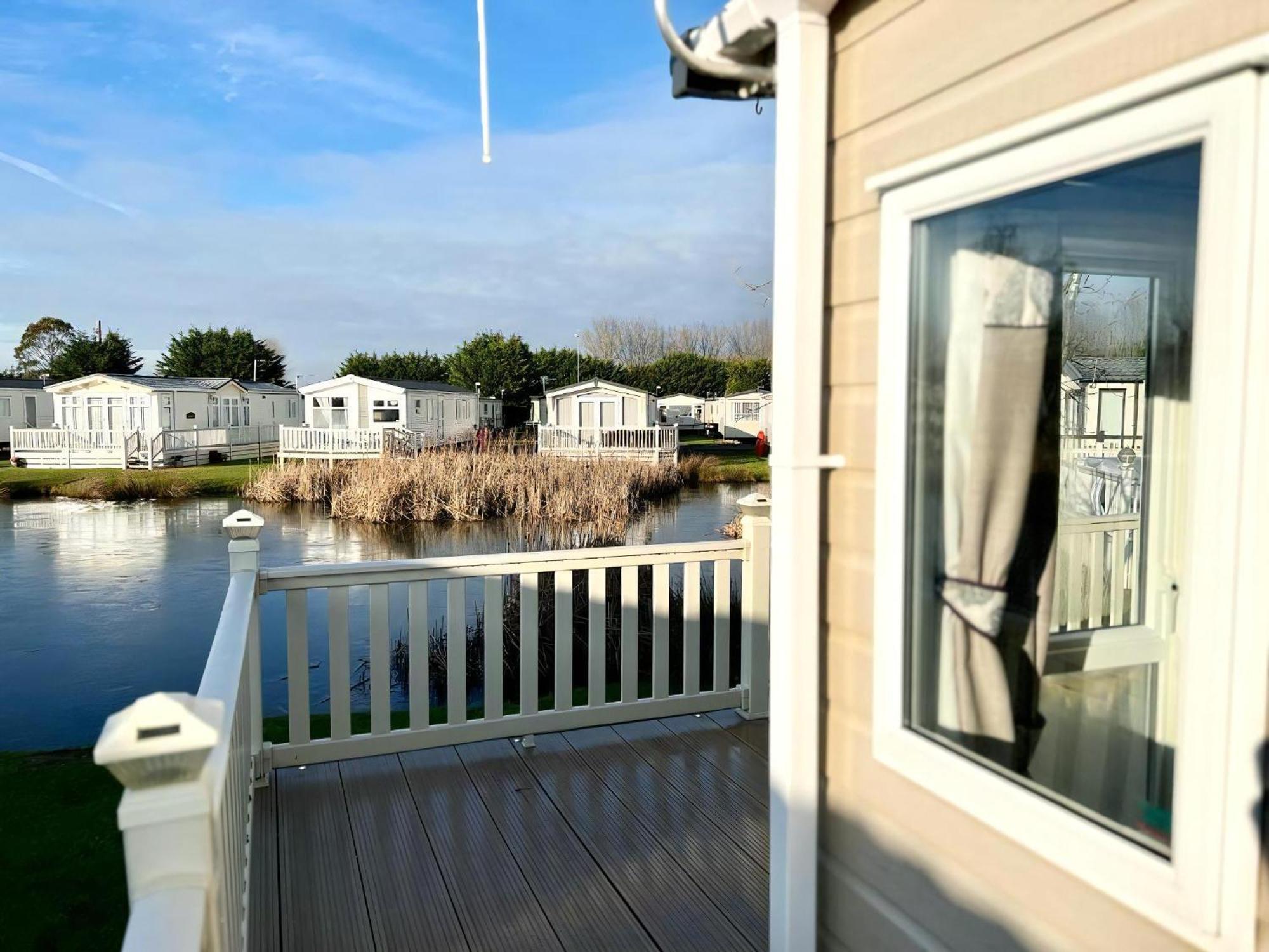 Stunning Caravan With Full Lake View At Southview Holiday Park Ref 33004Ml Skegness Exterior foto