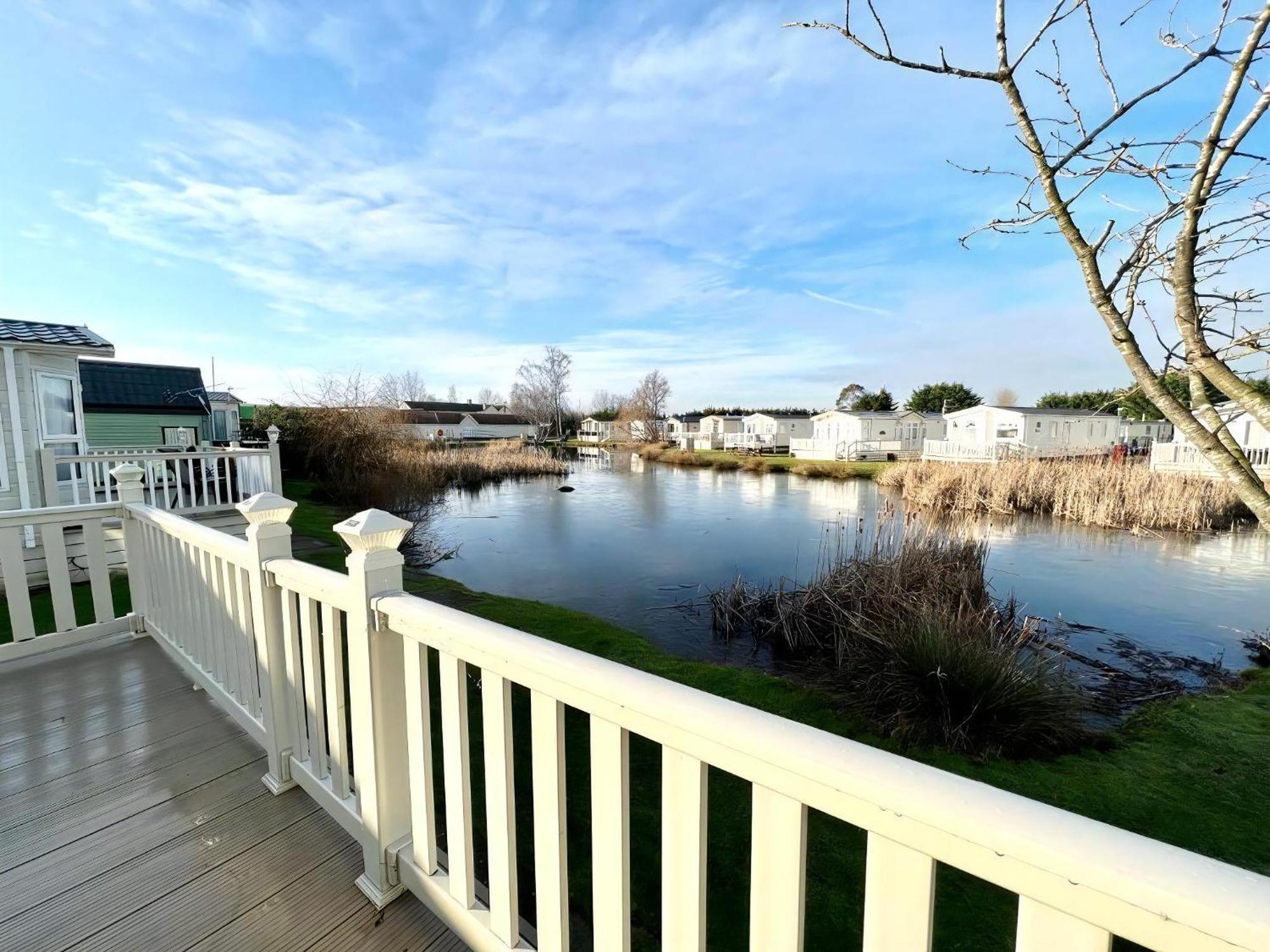 Stunning Caravan With Full Lake View At Southview Holiday Park Ref 33004Ml Skegness Exterior foto